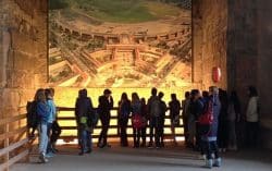 Das "denkmal aktiv"-Team auf Exkursion zum Luftbrückendenkmal
